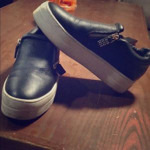 sketchers sneakers very good condition size 6